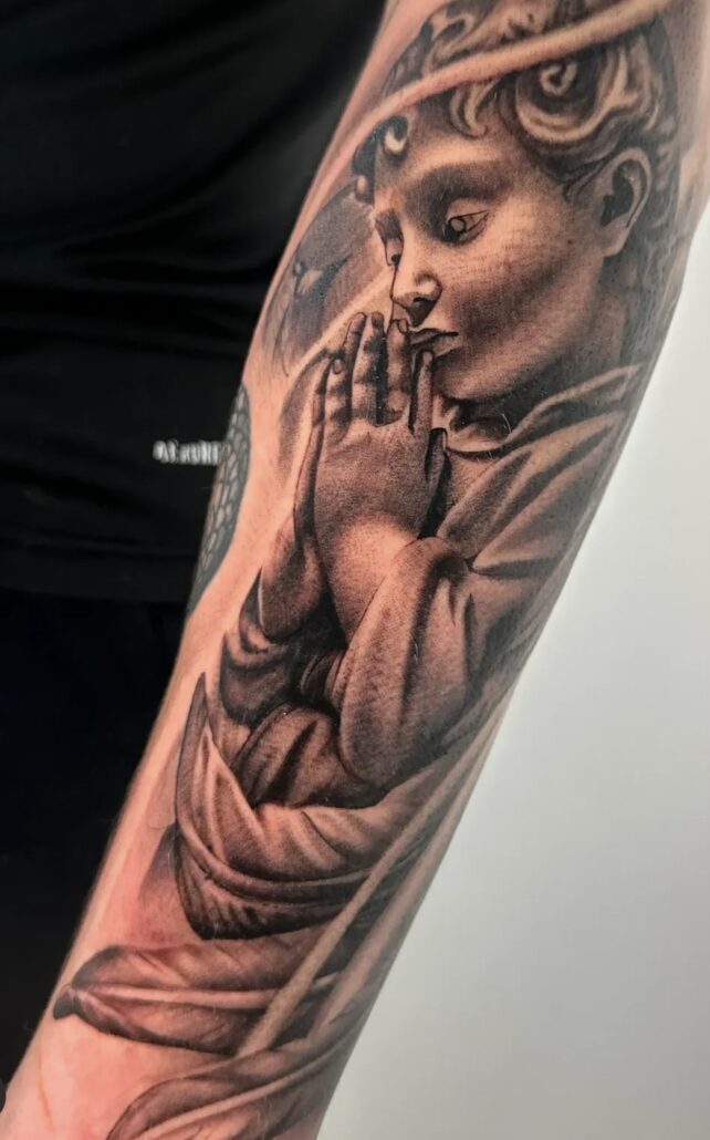 Resident  Artist specializzata in Black Work, Black & Gray e Realistico 

Realizza tatuaggi in bianco e nero