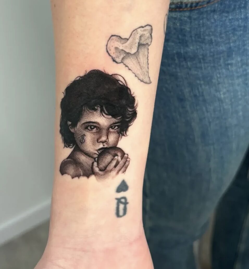 Resident  Artist specializzata in Black Work, Black & Gray e Realistico 

Realizza tatuaggi in bianco e nero