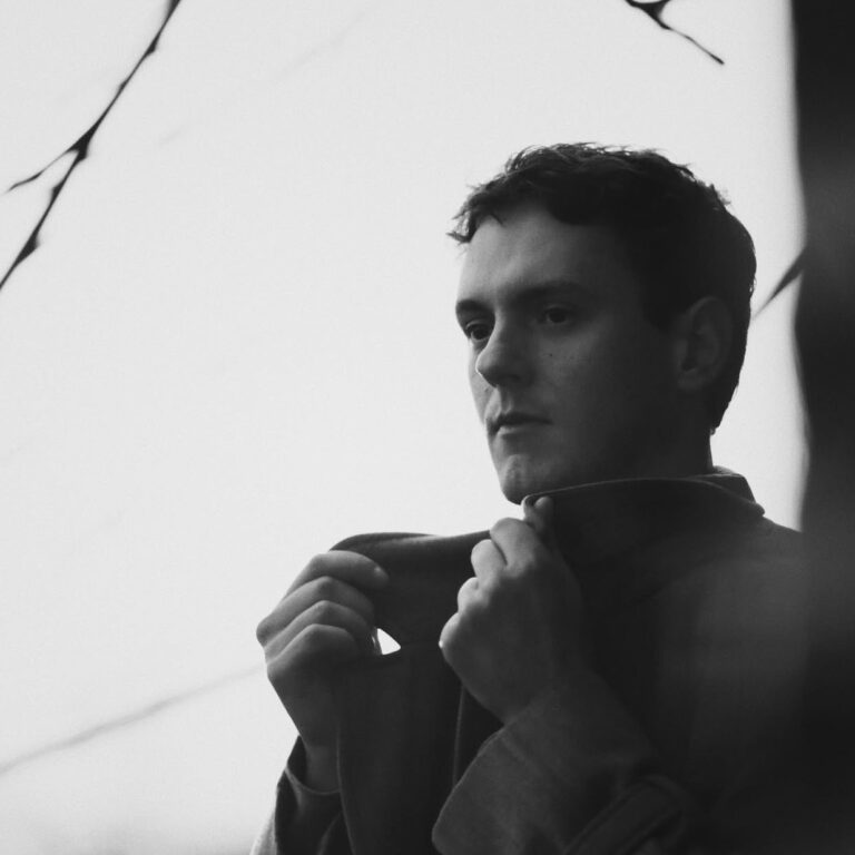 Resident Artist specializzato in Realistico e Neotraditional black and white  tattoo tatuaggio tatuatore